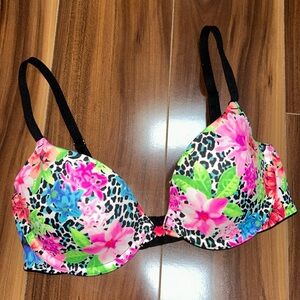 32B Victoria’s Secret PINK wear everywhere Demi bra lightly lined